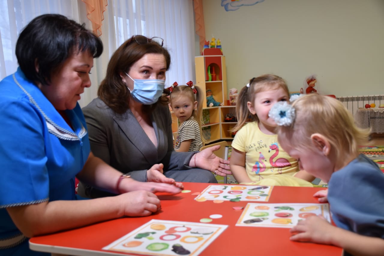 Председатель Елецкого районного отделения Союза женщин приняла участие во встрече с депутатом Государственной думы